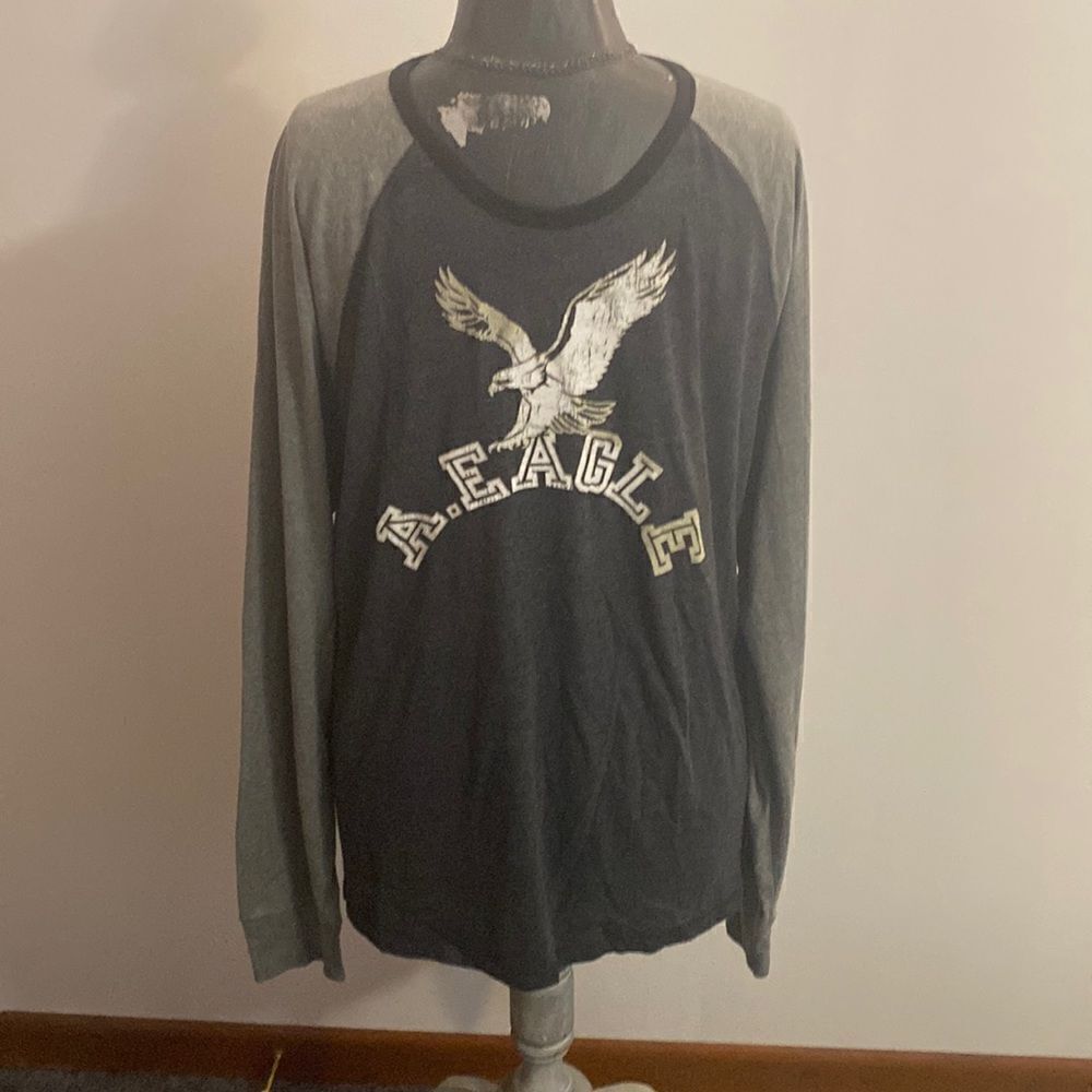 American Eagle Outfitters Long Sleeves Gray, Black T-shirt, size XLarge